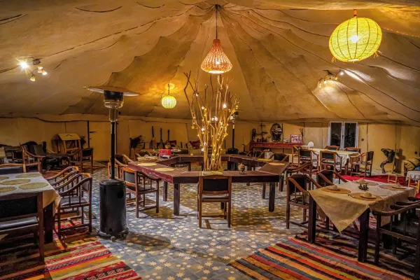 دليل شامل: تجربة الخيام الفاخرة في Jardin Kotori Merzouga 1 jardin kotori