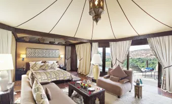 تجربة رائعة للزوار في فندق kasbah tamadot 3 tamadot 3