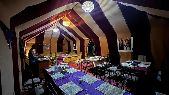 تجربة فريدة في صحراء مرزوكة: ركوب الجمال والمبيت في خيمة مع حمام خاص 4 merzouga camp1